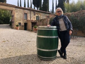 una botte verde per la Festa delle Donne del Vino
