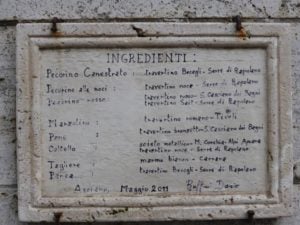 Asciano insegna-marmo e formaggio