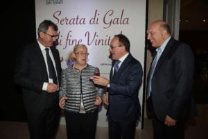 Vinitaly2016 Danese Mantovani e Bruno con Donatella Cinelli Colombini