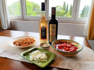 Maccheroni-con-pomodorini e grappa di Brunello
