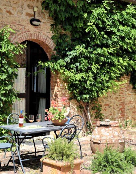 Fattoria del Colle - Farmhouse in Tuscany - Apartment Imbottigliamento outside
