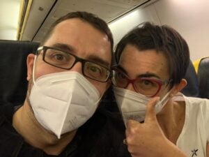 Violante ed Enrico sul volo di ritorno da Gozo, Malta
