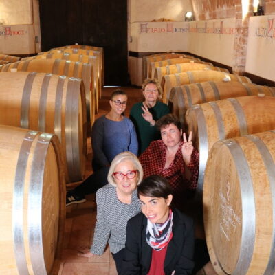 stereotipi-di-genere-nel-vino-Donatella Cinelli-Colombini-staff-femminile-della-cantina