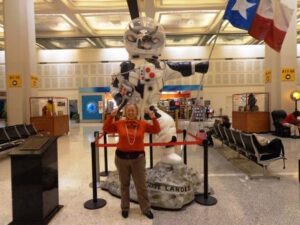 Houston: Donatella Cinelli Colombini e l'astronauta
