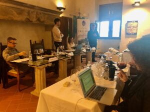 Gabriele Gorelli MW guida la degustazione di DOC Orcia a San Giovanni d'Asso - 2019
