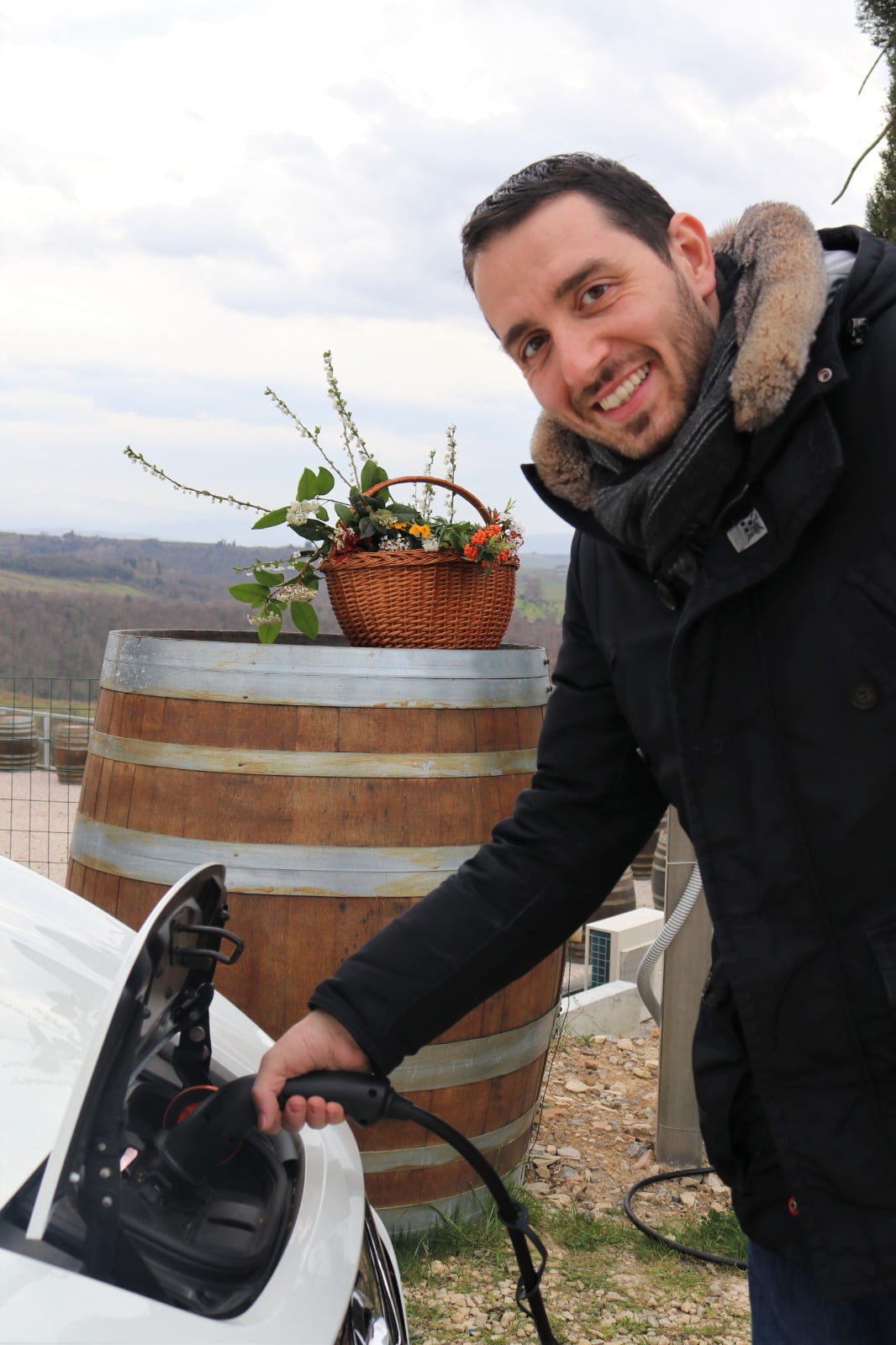 ricarica-elettrica-per-auto-alla-Fattoria-del-Colle-con-Enrico-Pelagatti