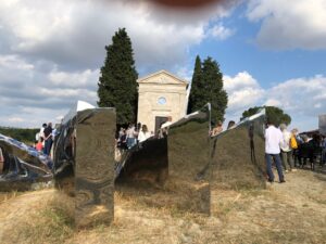 Vitaleta-esposizione di arte contemporanea-intorno-alla-cappella
