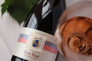 Spumante-rosè-di-sangiovese-in-purezza-Donatella-Cinelli-Colombini