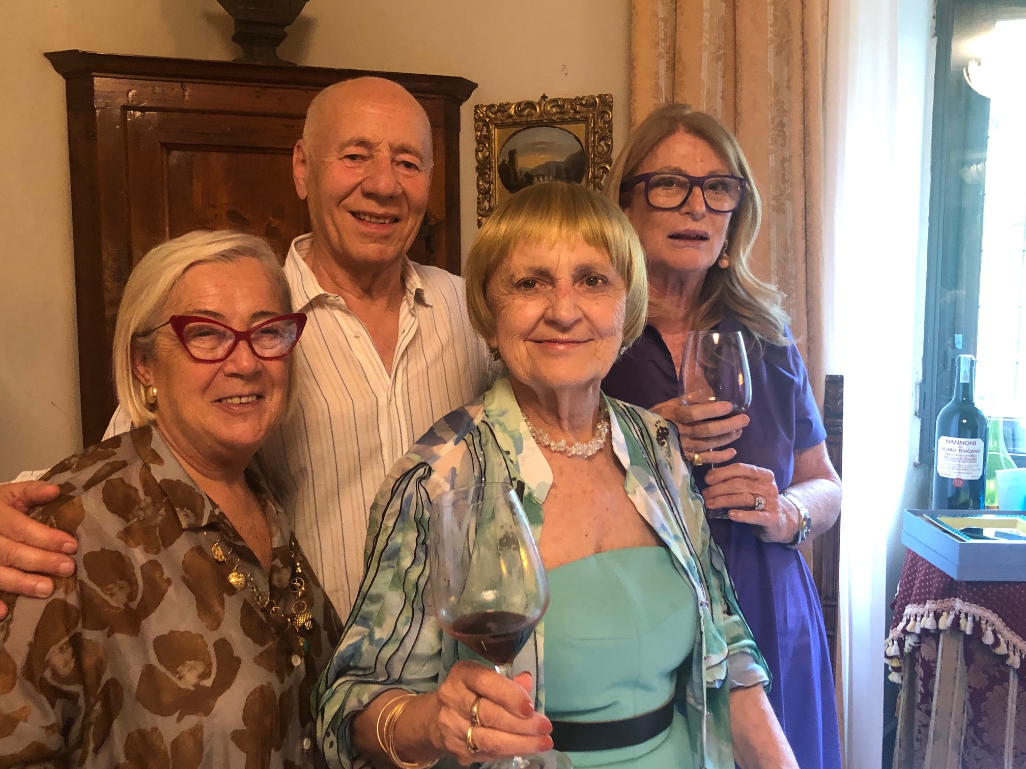 Alessandro-e-Antonietta-Francois-alla-festa-dei-50-anni-di-matrimonio-con Donatella-Cinelli-Colombini- e-Elisabetta-Rogai