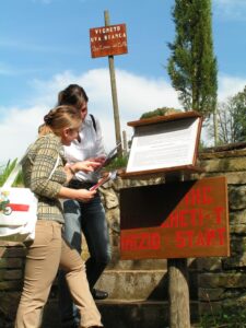 Trekking nei vigneti Fattoria-del-Colle-Toscana-l'importanza-di-offrire-esperienze-enoturistiche-uniche