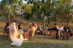 matrimonio-aperitivo-nel-parco-Fattoria-del-Colle-Toscana