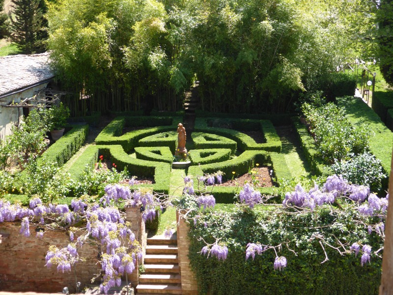 Fattoria-de-Colle-giardino-all'italiana-
