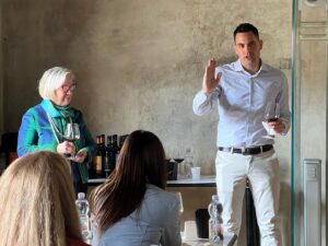 Davide-d'Alterio-vice-campione-italiano-con-Donatella-Cinelli-Colombini-all'Orcia-Wine-Festival-2022