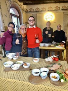 turismo-del-vino-in-Toscana-in-autunno-alla-fattoria-del-Colle-con-il-tartufo