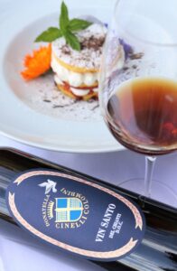 Vinsanto-del-Chianti-e-Zuppa-inglese-Fattoria-del-Colle-Ristorante