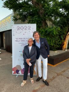 Donatella-Cinelli-Colombini-e-Carlos-Santos-AD-di-Amorim-Cork-Italia-Convention-Donne-Del-Vino-2022