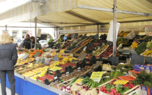 Mercatino-agricolo-Campagna-Amica-shopping-enogastronomico-dei-turisti_