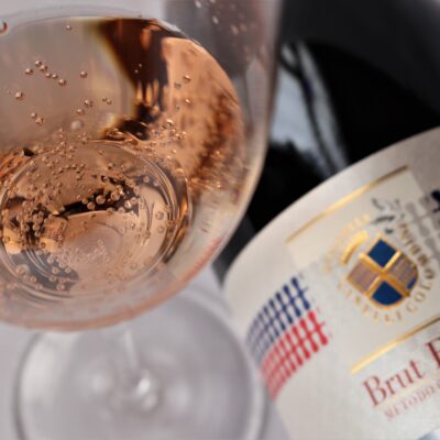 Spumante-brut-rosè-metodo-classico- presente a Saranno-Famosi-nel-vino-2022-alla-Stazione-Leopolda-3-4-dicembre