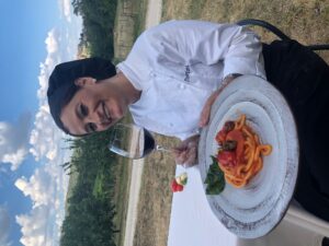 Pinci con sugo all'aglione presentati da Doriana Marchi Chef