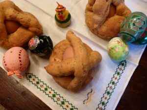 Pasqua panina di Pasqua, con uovo benedetto