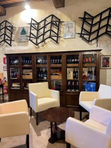 Il negozio di cantina cambia look
