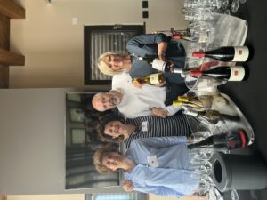Gian Paolo Repetto con le instancabili sommelier delle Donne del Vino del Piemonte