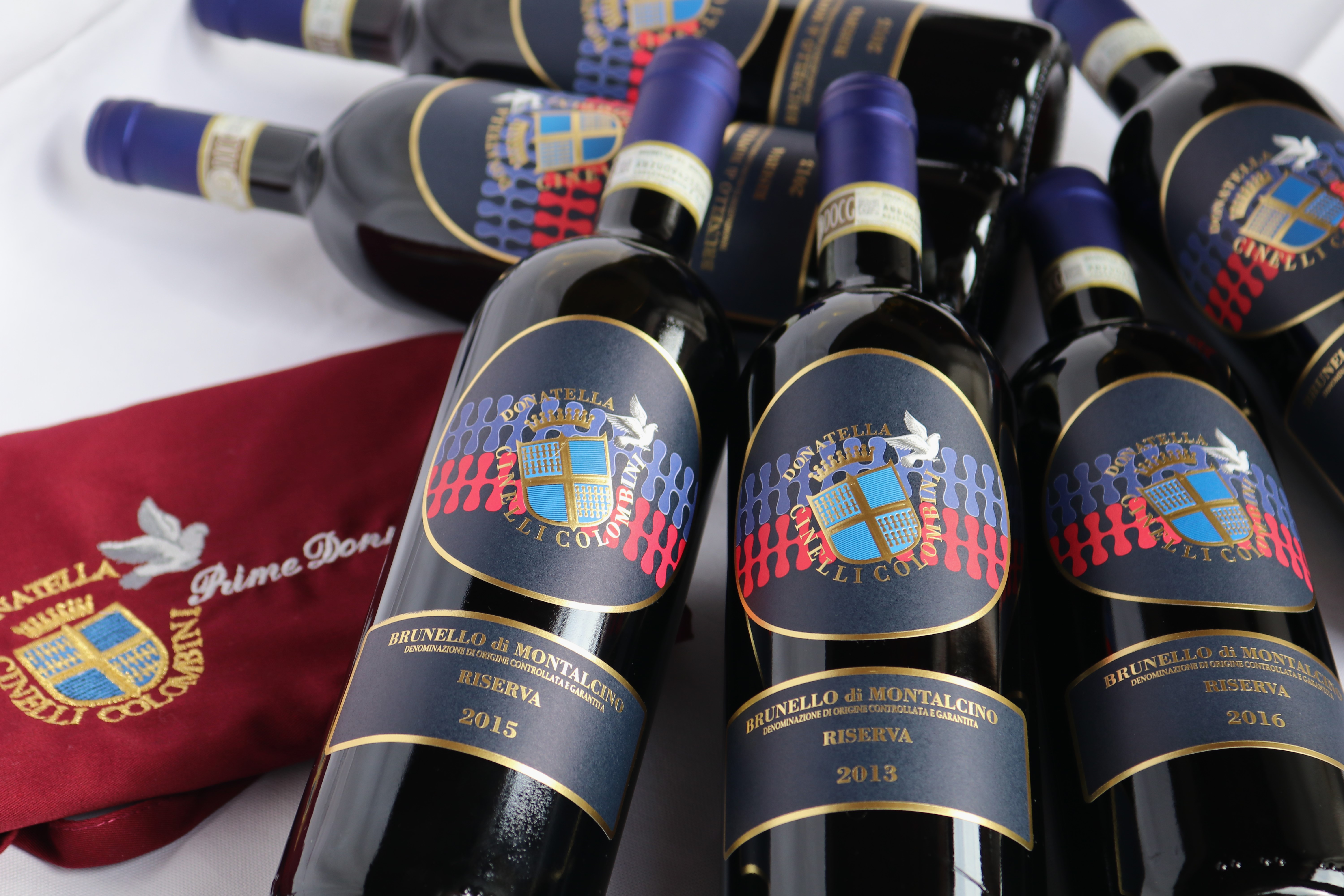 Offerta: 2 bottiglie Brunello Riserva 2013 2 bottiglie Brunello Riserva 2015 2 bottiglie Brunello Riserva 2016 e 1 grembiule con il logo del Casato Prime Donne