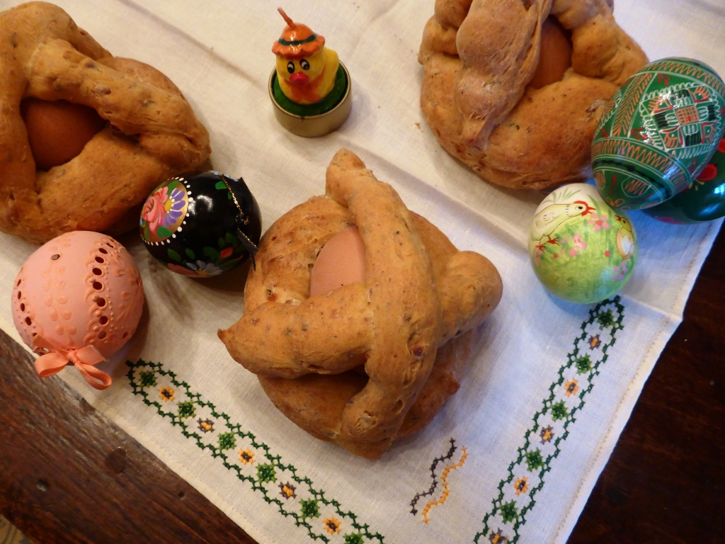 Panina di Pasqua, uova fresche e dipinte