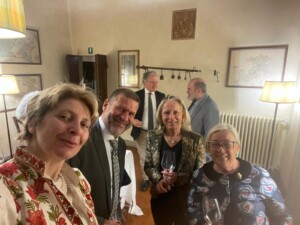 Emanuele Pellucci festeggia i suoi 80 anni a Nipozzano con la sua famiglia e i suoi amici