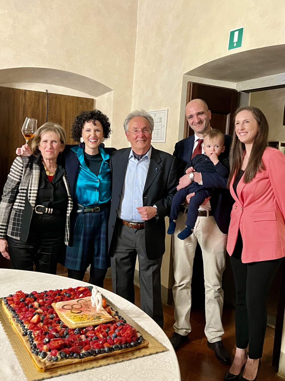 Emanuele Pellucci festeggia i suoi 80 anni a Nipozzano con la sua famiglia e i suoi amici
