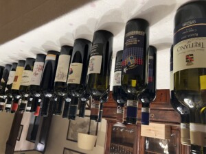 Emanuele Pellucci festeggia i suoi 80 anni a Nipozzano con i vini dei suoi amici