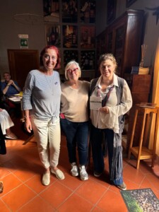 Le buchette del vino, antica tradizione soprattutto toscana raccontata da Diletta Corsini qui con Donatella Cinelli Colombini e Maria Giulia Frova