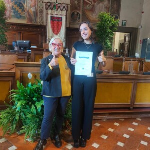 Donatella Cinelli Colombini e Marisa Ponzecchi, vincitrice della borsa di studio del progetto "Essenze di Vita"