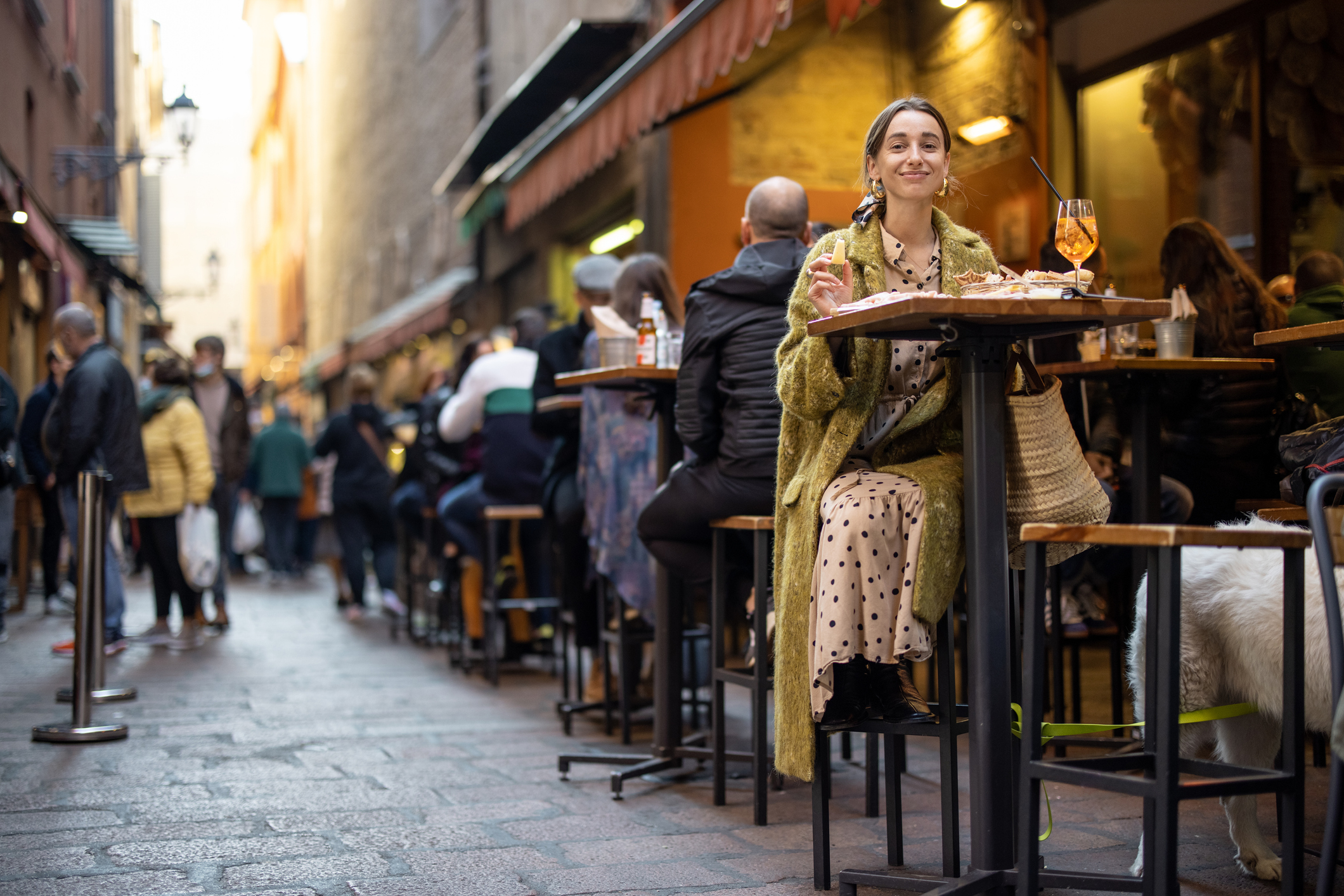 suolo pubblico delle città sempre più occupato da tavoli e turisti
