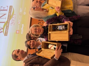 AIS Toscana premio 2025 a Cenerentola Doc Orcia con la Vicepresidente Stefania Saccardi