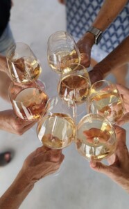 Giovani consumatori di vino, cambiano scelte, motivazioni e linguaggi 