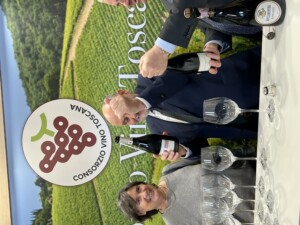 Lo spumante di Donatella Cinelli Colombini al brindisi del Consorzio Toscana IGT con la Vicepresidente regionale Stefania Saccardi