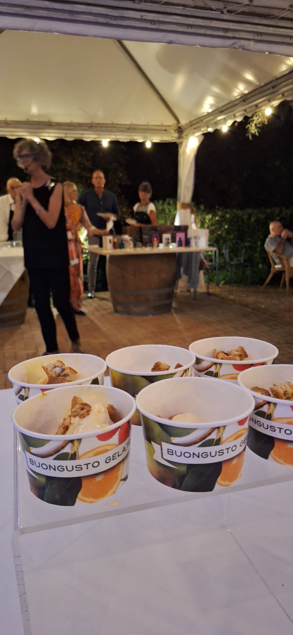 Gelato al Vin Santo con briciole di cantucci Gelateria Buon Gusto creato per Calici di stelle alla Fattoria del Colle