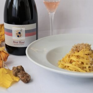 Tagliolini-tartufo-bianco-e-spumante-brut-rosè-fattoria-del-colle