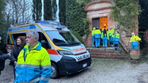 benedizione del'ambulanza in ricordo di Carlo Gardini alla Fattoria del Colle