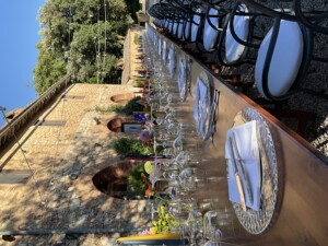 tavola imperiale per un pizza party Fattoria del Colle matrimonio in Toscana