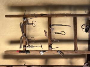 Attrezzi Antichi esposti alla Fattoria del Colle di Trequanda Donatella Cinelli Colombini